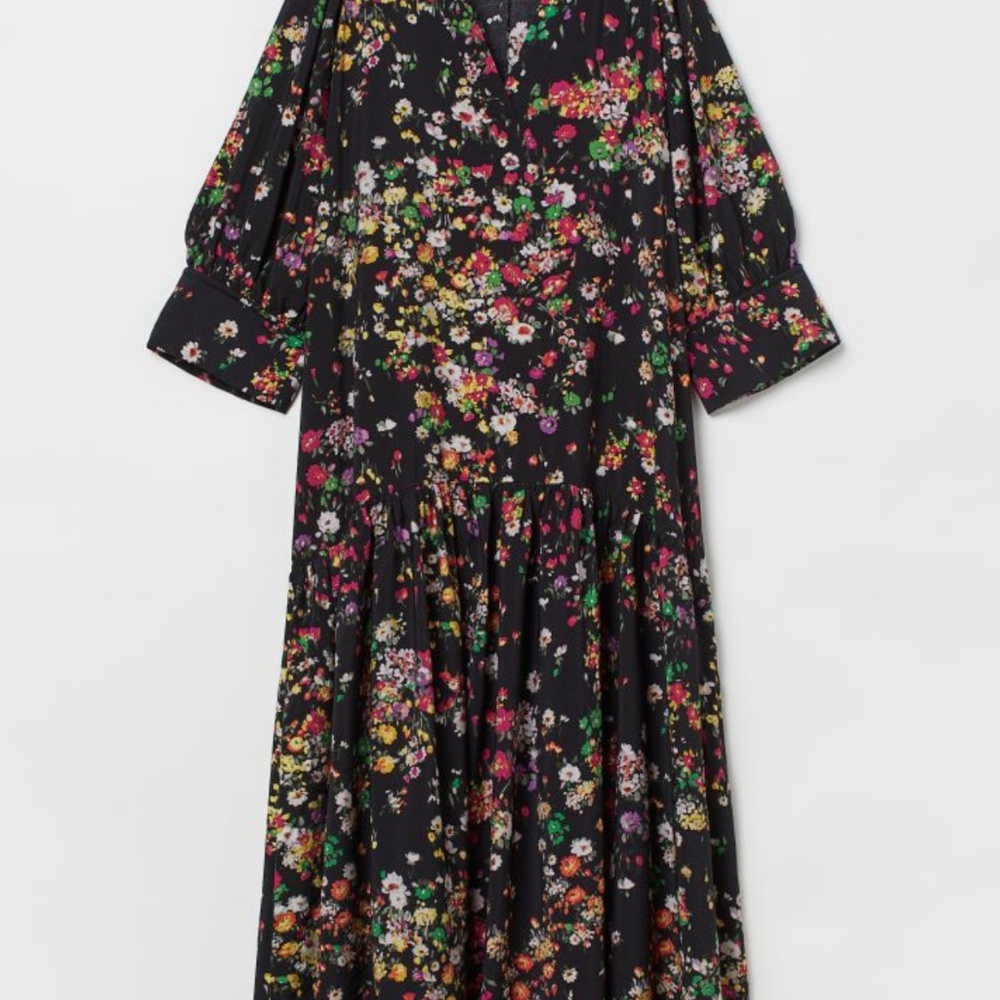 NWT. H&M floaty floral maxi dress. M